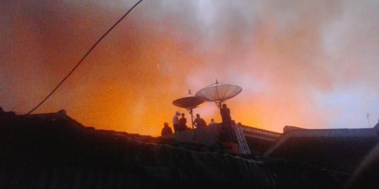 Konslet Listrik, Api Bakar Lima Rumah di Panaragan Bogor