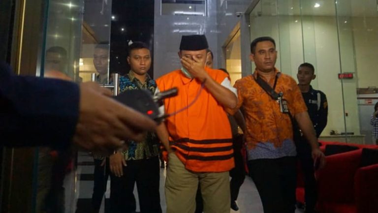 KPK Resmi Tahan Tiga Pejabat Tersangka Suap di Lampung Tengah