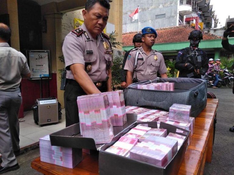 Edan! Komplotan Ini Edarkan Uang Palsu Rp6 Miliar di Bogor
