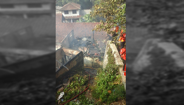 Kebakaran di Kampung Lebak Kantin, 2 Rumah Gosong
