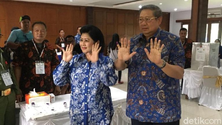 Lihat Nih, SBY Pamer Ini Bareng Istri usai Nyoblos
