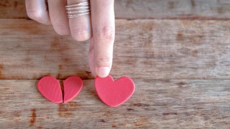 Diduga Mesum, Kepala Bappeda di Aceh Dimandikan Air Comberan