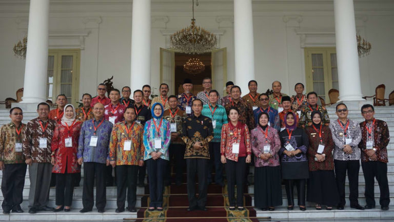 Begini Gaya 32 Wali Kota Foto Ala Kabinet Jokowi