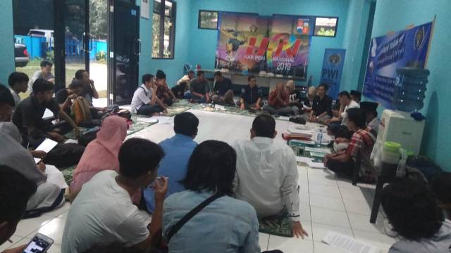 PWI Kota Bogor Fasilitasi Dialog Hukum Warga Ciletuh Hilir dengan Mahasiswa