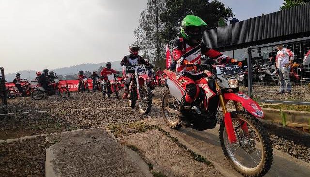 Pecinta Honda CRF150L Rasakan Sensasi Berkendara di National Honda Roadventure