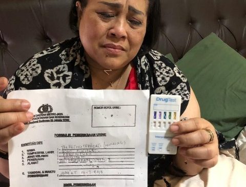 Komedian Nunung Bersama Suami Ditangkap Terkait Sabu