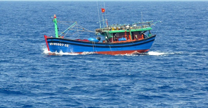 Polisi Mengecek Kabar Pencurian Ikan oleh Kapal Asing di Natuna Utara