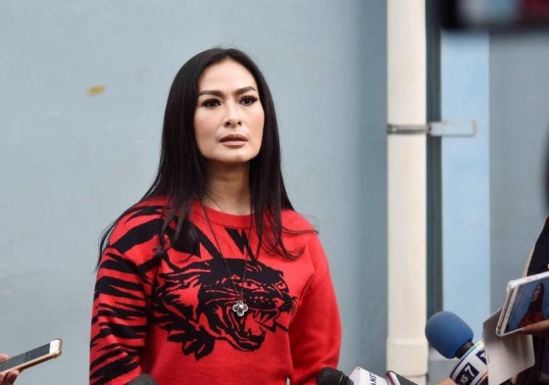 Iis Dahlia Mengakui Suaminya Pilot Garuda yang Bawa Harley Ari Askhara
