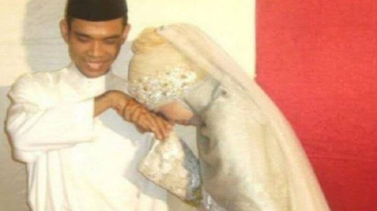 Viral! Curhatan Sedih Istri Ustaz Abdul Somad Pasca Diceraikan. Begini Ceritanya…..