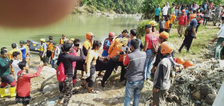 Pembinaa Santri yang Tenggelam di Sungai Cianten Ditemukan di Dasar Sungai