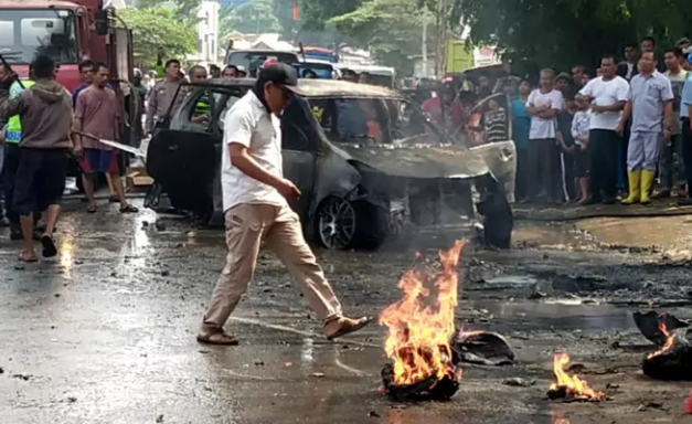 Ngeri, 30 Liter Bensin Meledak dalam Mobil di Bogor. Sopirnya Melepuh