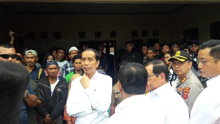Jokowi Mengunjungi Lokasi Terdampak Longsor Sukajaya Bogor