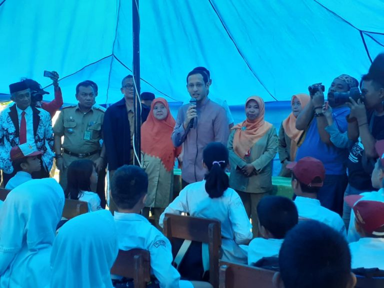 Lihat Nih, Aksi Mendikbud Nadiem Makarim Usai Tengok SDN Cirimekar 2 yang Ambruk di Bogor