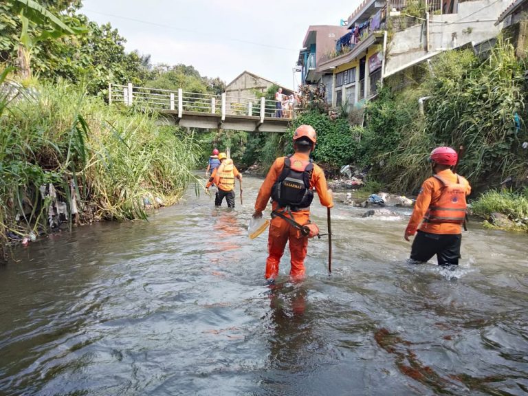 Santri AlFalakiyah Pagentongan yang Hanyut di Kali Cisindangbarang Belum Ditemukan