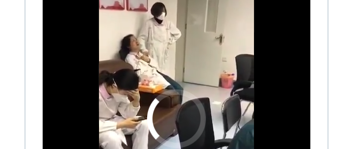 Nangis Histeris, Perawat di Wuhan Frustasi Tangani Pasien Virus Corona. Ini Videonya!!