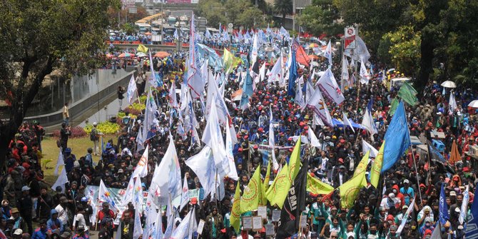 Tolak RUU Omnibus Law Cipta Lapangan Kerja, Buruh di Tangerang Turun ke Jalan