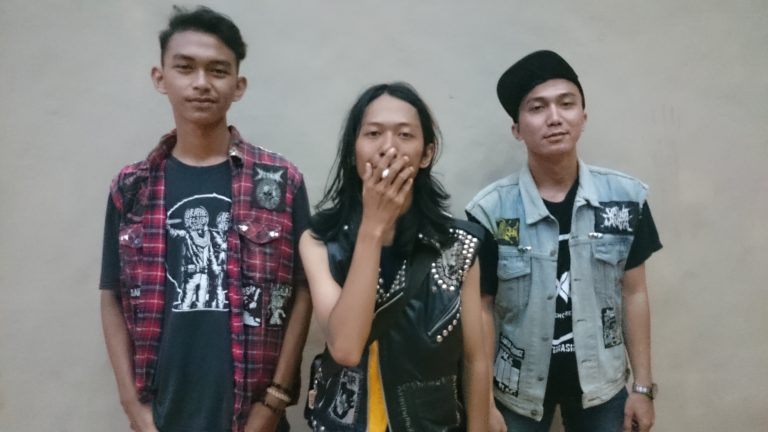 Alunan Musik Ngebut Trashcore Ala Santa Cruuz