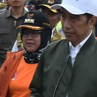 Jokowi – Ade Yasin Disambut Sukacita Warga Harkat Jaya, Meski Diguyur Hujan