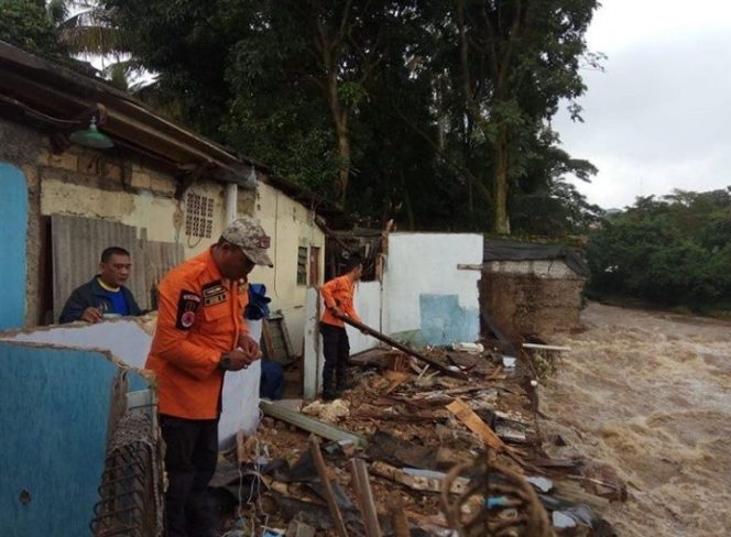 
 Ngeri!  Rumah Kontrakan di Kota Bogor Terbawa Longsor