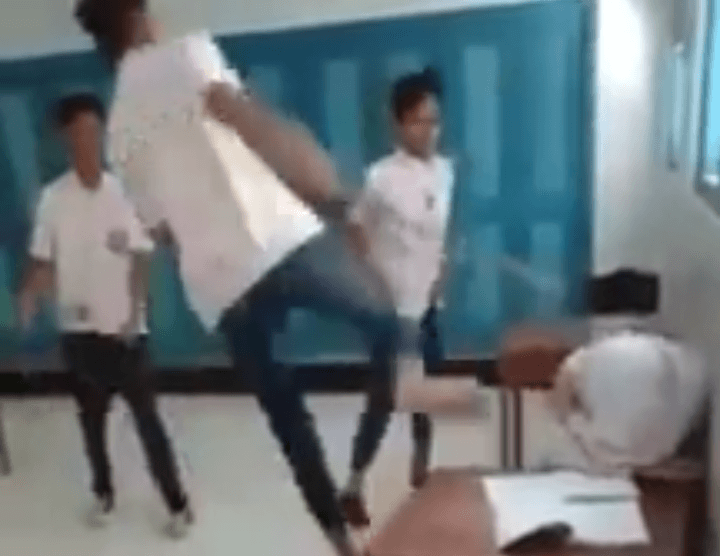 Bikin Gregetan!! Ini Toh Video Viral Siswi SMP di Purworejo yang Dibully Tiga Siswa Itu