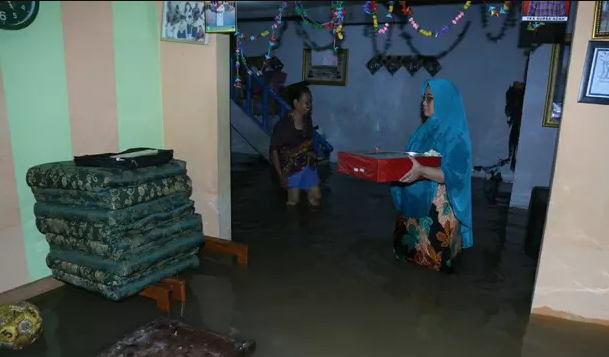 Kelurahan Cibuluh Diterjang Banjir 1 Meter