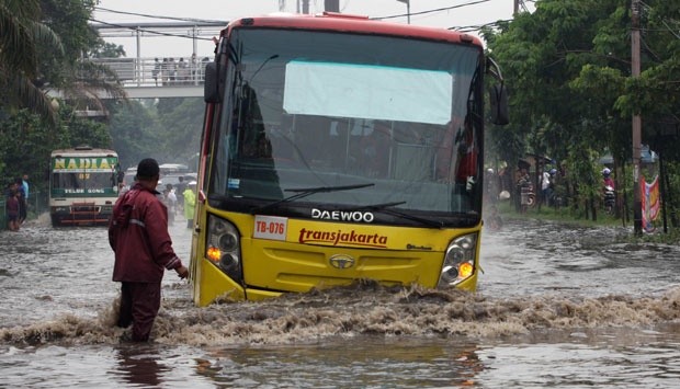 Daftar Rute Transjakarta yang Tergangu Akibat Banjir