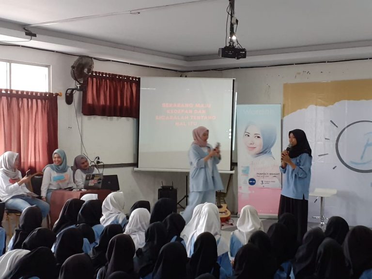 Siswi SMKN 1 Cibinong dapat Tips Kecantik ala Wardah
