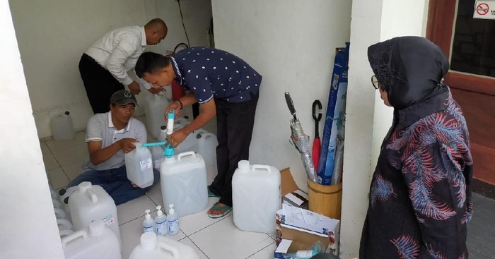 Bikin Hand Sanitizer Sendiri, Pemkot Surabaya akan Membagikan ke Masyarakat