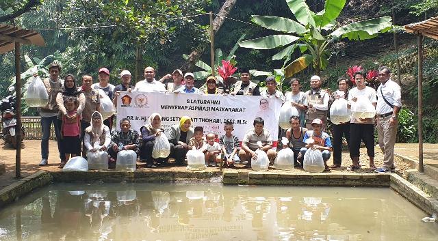 Endang Setyawati Sebar 125 Ribu Ekor Benih Ikan Air Tawar Kepada Kelompok Tani di Dapil III