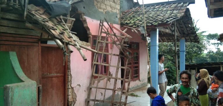 Dampak Gempa di Sukabumi, Sejumlah Rumah di Pamijahan Bogor Ambrol