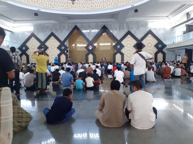 Masjid Baitul Faidzin Masih Gelar Shalat Jumat, Begini Pemandangannya