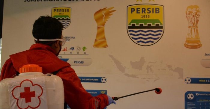 Mess Pemain Persib Bandung Disemprot Disinfektan