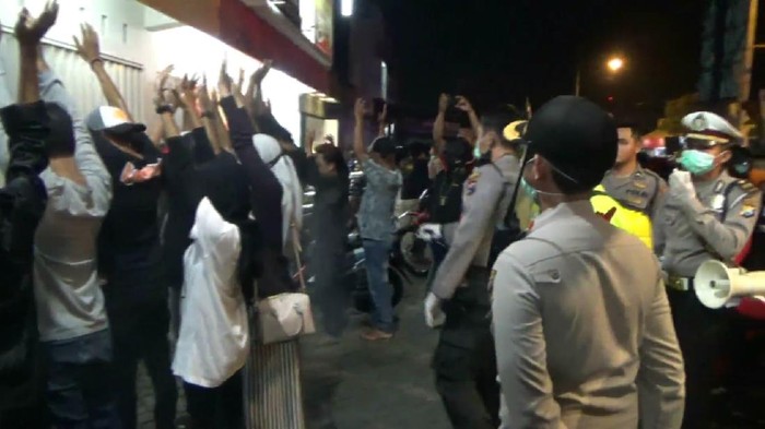 Ratusan Muda-mudi Diamankan ke Kantor Polisi, Bandel di Tengah Wabah Corona