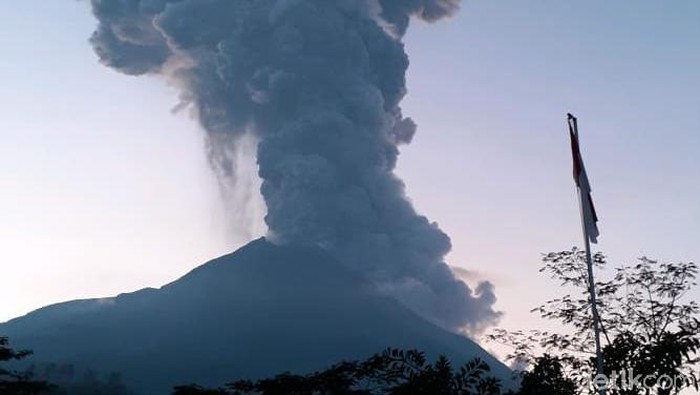 Blak-blakan BPPTKG soal Erupsi Gunung Merapi 6.000 Meter