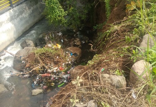 Lagi! Dua Makam di Mulyaharja Terbawa Longsor