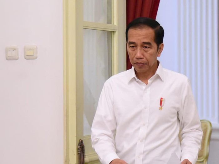 Jokowi Bagi-bagi Sembako untuk 1,2 Juta KK Terdampak Corona di DKI
