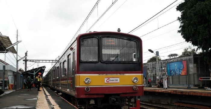 Penumpang Sempat Menumpuk di Stasiun Bogor-Bekasi, Karena Adanya Pembatasan KRL