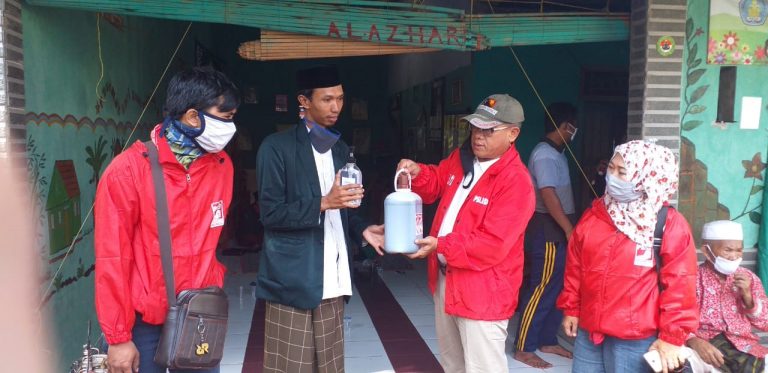 PSI Salurkan Bantuan Masker dan Hand Sanitizer di Ciseeng