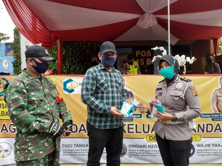 PPE Bagikan Ratusan Masker dan Hand Sanitizer Gratis