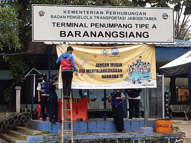 Masa Pandemi belum Berakhir, BNN Kabupaten Bogor Pasang Spanduk sebagai Media Informasi