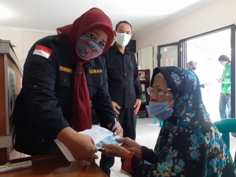 Kelurahan Pasir Mulya Salurkan 115 Bansos Dari Pemkot Bogor