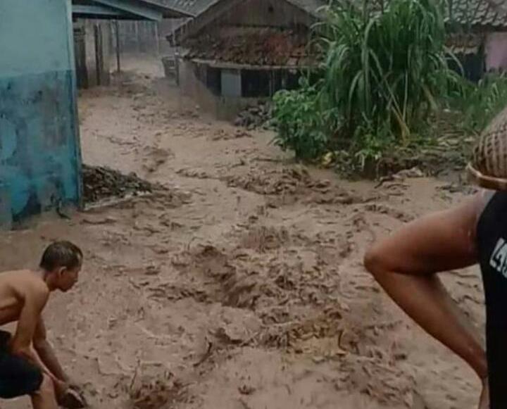 Puluhan Rumah di Dua Desa Kecamatan Sukajaya Terkena Dampak Banjir Lumpur