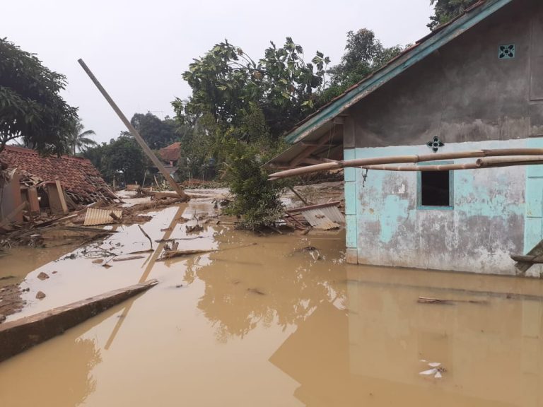 Warga Kampung Sruduk: Boro-boro Sahur, Kami Sibuk Selamatkan Diri