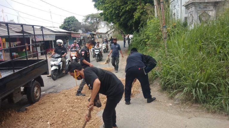 BPPKB DPAC Ciampea Bantu Perbaiki Jalan