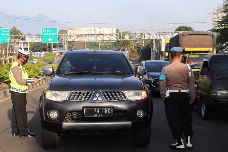 Bupati Bogor Kewalahan Banyak Kendaraan Plat B Masuk Puncak