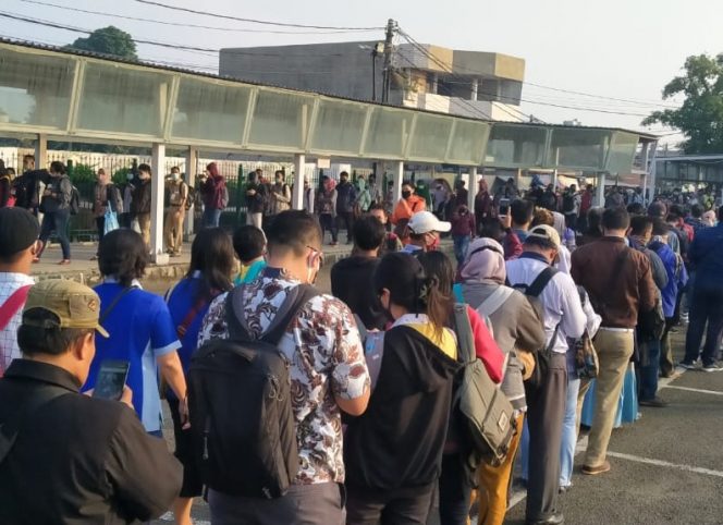 
 Kondisi Stasiun Bogor membludak pada pagi tadi, Senin (8/6/2020)