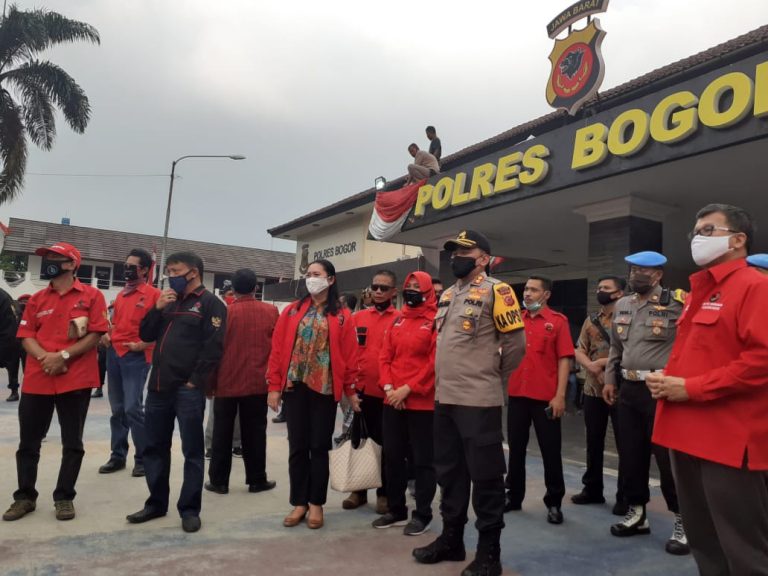 Mako Polres Bogor ‘Digerudug’ Massa PDI Perjuangan