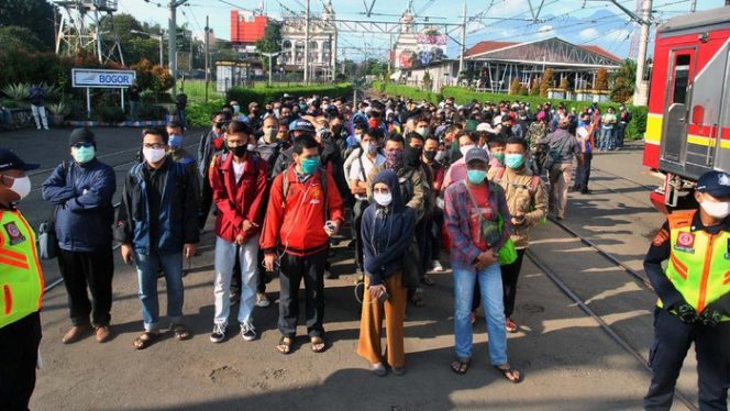 
 Senin Pagi, Penumpang KRL di Stasiun Bogor Meningkat Lagi