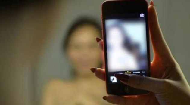 Pencet-pencet Tak Karuan, Balita Ini Kirimkan Foto ‘Toples’ Ibunya ke Kontak Snapchat
