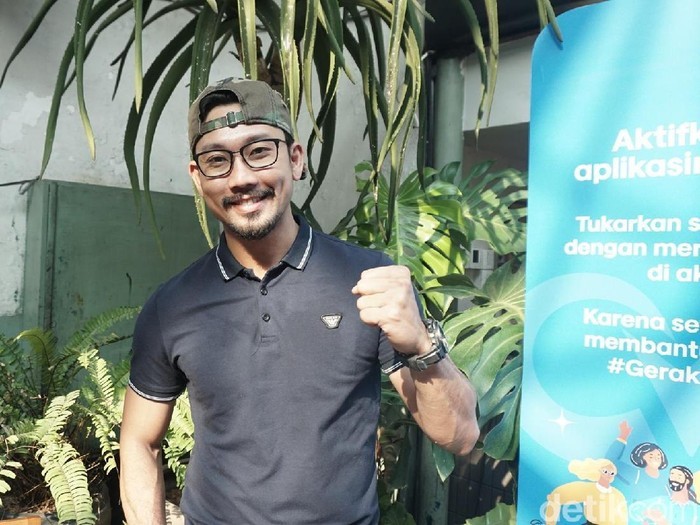 Denny Sumargo Pernah Sulit, Korek-korek Sampah untuk Makan